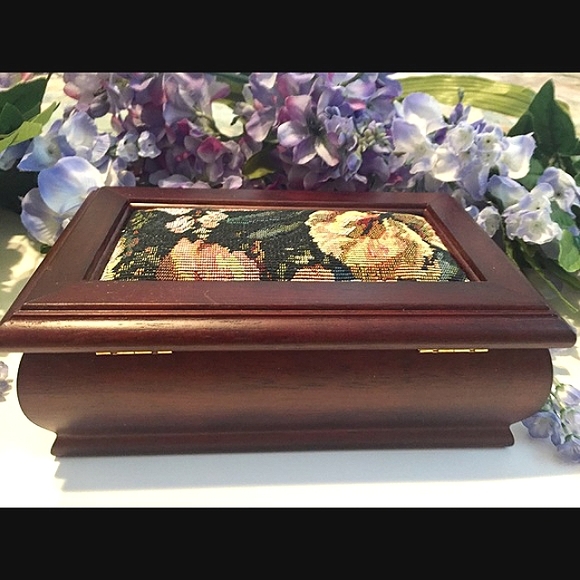 💜NWOB Vintage Style Tapestry Wood Jewelry Box💜 - Picture 13 of 14